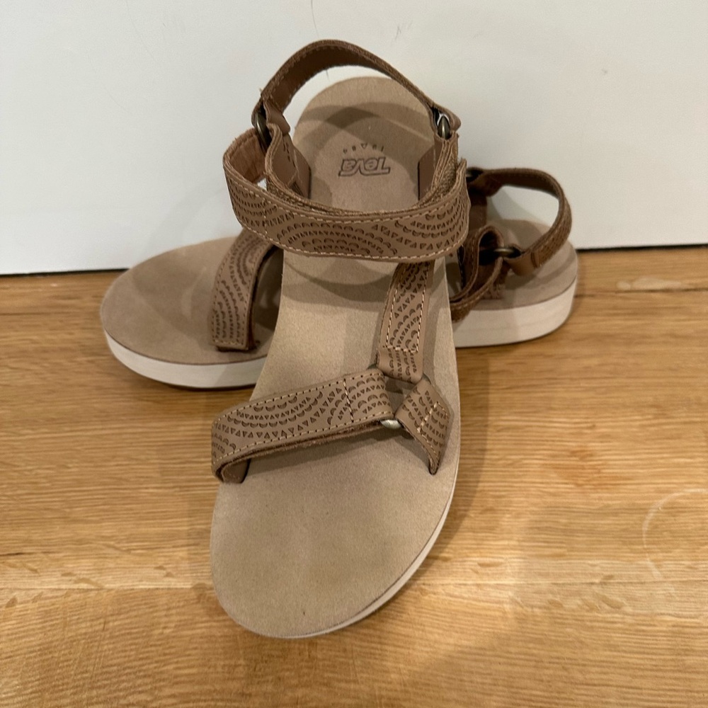 Teva Universal Geometric Leather Sandals in Sand Dune
